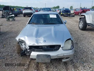 2001 Mercedes-Benz SLK 230/320 z VIN WDBKK65F81F191120, wystawiony jako IAAI lot #42173910 z przebiegiem 128 035 mil mil oraz . Historia ofert i sprzedaży dostępna na DreamBid. Obrazek 12.