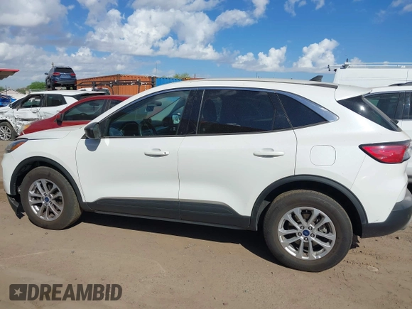 2022 Ford Escape SE with VIN 1FMCU9G64NUA60729, listed as a IAAI auction lot 41983647 with 210,119 mi miles and . Bid and sale history available at carsss.com. Image 14.