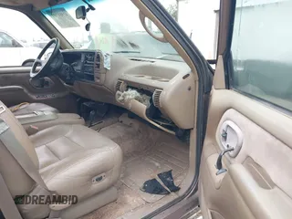 1995 GMC Suburban z VIN 1GKFK16K5SJ723038, wystawiony jako IAAI lot #41904397 z przebiegiem 142 082 mil mil oraz . Historia ofert i sprzedaży dostępna na DreamBid. Obrazek 5.