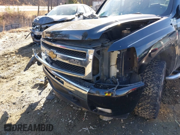 2011 Chevrolet Silverado 1500 LT with VIN 3GCPKSE34BG326812, listed as a IAAI auction lot 41446991 with 149,952 mi miles. Bid and sale history available at carsss.com. Image 6.