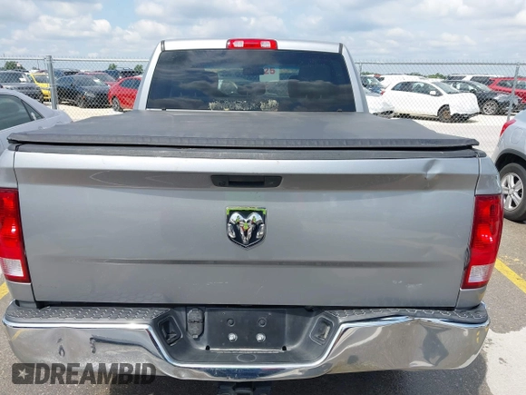 2019 Ram 1500 Tradesman z VIN 3C6RR6KG0KG705946, wystawiony jako IAAI lot #42217999 z przebiegiem 99 460 mil mil oraz . Historia ofert i sprzedaży dostępna na DreamBid. Obrazek 17.