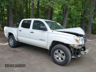 2011 Toyota Tacoma with VIN 5TFLU4EN7BX009835, listed as a IAAI auction lot 39641188 with 152,427 mi miles. Bid and sale history available at carsss.com. Image 1.