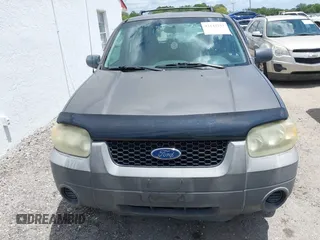 2006 Ford Escape XLS with VIN 1FMYU02Z46KA87526, listed as a IAAI auction lot 42142223 with 197,267 mi miles. Bid and sale history available at carsss.com. Image 12.