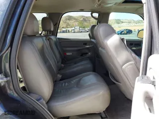 2005 GMC Yukon SLT with VIN 1GKEC13T25J178152, listed as a IAAI auction lot 41685936 with 226,765 mi miles. Bid and sale history available at carsss.com. Image 8.