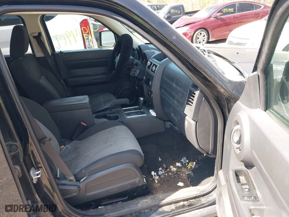 2007 Dodge Nitro SXT with VIN 1D8GU28K57W551957, listed as a IAAI auction lot 41914919 with 139,560 mi miles. Bid and sale history available at carsss.com. Image 5.