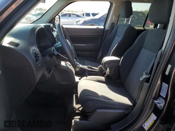 2015 Jeep Patriot Altitude z VIN 1C4NJRBB5FD143422, wystawiony jako Copart lot #56738425 z przebiegiem 148 475 mil mil oraz Szkoda całkowita • Salvage title. Historia ofert i sprzedaży dostępna na DreamBid. Obrazek 7.