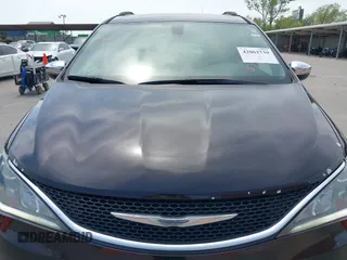 2017 Chrysler Pacifica Limited with VIN 2C4RC1GG8HR583927, listed as a IAAI auction lot 42062739 with 159,234 mi miles and . Bid and sale history available at DreamBid. Image 6.