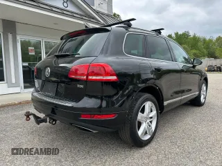 2013 Volkswagen Touareg Exec z VIN WVGEP9BP8DD005795, wystawiony jako Copart lot #58057105 z przebiegiem 202 563 mil mil oraz Czysty tytuł • Clean title. Historia ofert i sprzedaży dostępna na DreamBid. Obrazek 4.