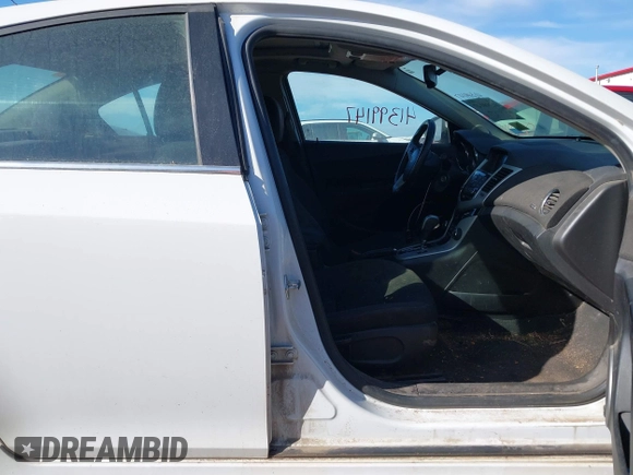 2014 Chevrolet Cruze 1LT z VIN 1G1PC5SB5E7190497, wystawiony jako IAAI lot #41399147 z przebiegiem 159 724 mil mil oraz . Historia ofert i sprzedaży dostępna na DreamBid. Obrazek 5.