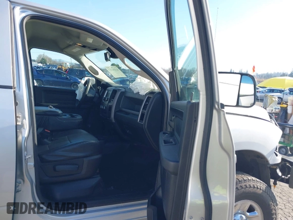 2016 Ram 2500 Tradesman with VIN 3C6UR5HL0GG341625, listed as a IAAI auction lot 41331717 with 63,279 mi miles and . Bid and sale history available at DreamBid. Image 5.