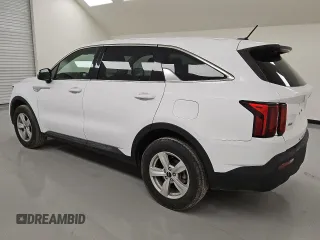 2022 Kia Sorento LX z VIN 5XYRGDLC2NG075039, wystawiony jako Copart lot #56570695 z przebiegiem 81 911 mil mil oraz Czysty tytuł • Clean title. Historia ofert i sprzedaży dostępna na DreamBid. Obrazek 2.