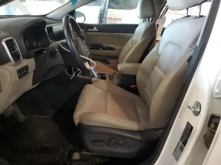 2020 Kia Sportage EX z VIN KNDPNCAC6L7804485, wystawiony jako Copart lot #56988855 z przebiegiem 117 112 mil mil oraz Szkoda całkowita • Salvage title. Historia ofert i sprzedaży dostępna na DreamBid. Obrazek 7.