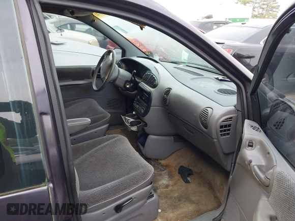 1996 Dodge Caravan Sport with VIN 2B4GP4439TR803645, listed as a IAAI auction lot 42122379 with 185,159 mi miles and . Bid and sale history available at carsss.com. Image 5.