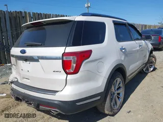 2019 Ford Explorer Limited with VIN 1FM5K8F81KGB06071, listed as a IAAI auction lot 41897131 with 69,831 mi miles. Bid and sale history available at carsss.com. Image 4.