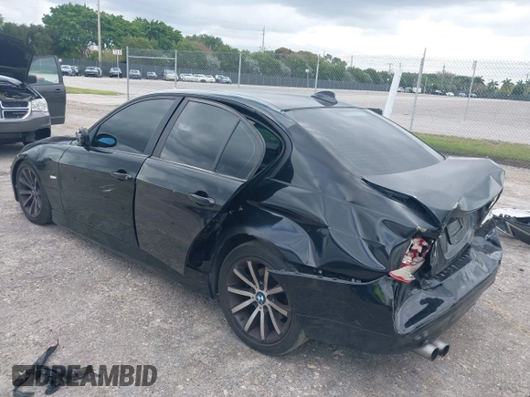 2008 BMW 3 Series 328i z VIN WBAVA33508KX86102, wystawiony jako IAAI lot #42013390 z przebiegiem 148 811 mil mil oraz . Historia ofert i sprzedaży dostępna na DreamBid. Obrazek 3.