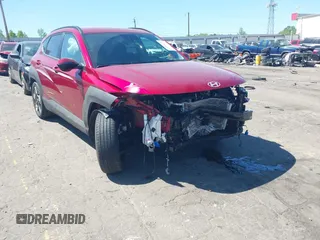 2025 Hyundai Kona SEL с VIN KM8HC3AB4SU213617, выставлен на аукционе IAAI как лот 42054129 с пробегом 16 162 миль миль и . История ставок и продаж доступна на DreamBid. Изображение 1.