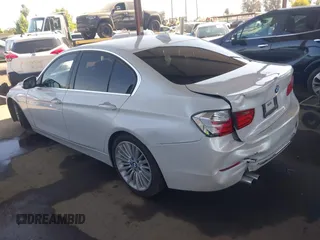 2013 BMW 3 Series 328i с VIN WBA3A5C54DF603211, выставлен на аукционе IAAI как лот 42541672 с пробегом 165 350 миль миль и . История ставок и продаж доступна на DreamBid. Изображение 3.