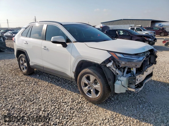 2022 Toyota RAV4 Hybrid XLE with VIN 2T3RWRFV1NW129963, listed as a Copart auction lot 58512545 with 39,982 mi miles and Salvage title. Bid and sale history available at DreamBid. Image 4.