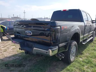 2017 Ford F-250 Lariat с VIN 1FT7W2BT2HEB89913, выставлен на аукционе IAAI как лот 41949233 с пробегом Не указан миль и . История ставок и продаж доступна на DreamBid. Изображение 4.