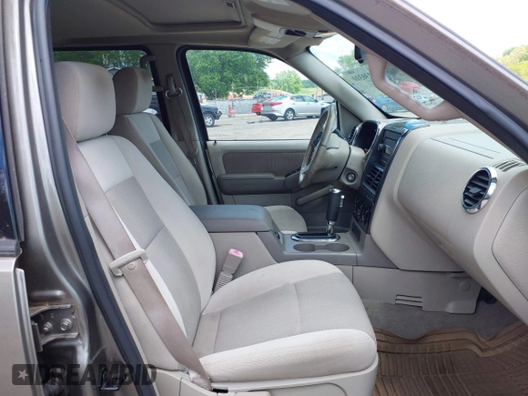 2006 Ford Explorer XLT z VIN 1FMEU73E96UA31318, wystawiony jako IAAI lot #42230310 z przebiegiem 134 071 mil mil oraz . Historia ofert i sprzedaży dostępna na DreamBid. Obrazek 5.