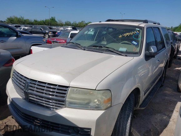 2008 Lincoln Navigator z VIN 5LMFU285X8LJ20420, wystawiony jako IAAI lot #41906383 z przebiegiem 271 081 mil mil oraz . Historia ofert i sprzedaży dostępna na DreamBid. Obrazek 2.
