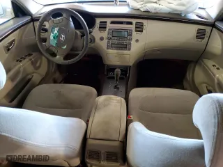 2011 Hyundai Azera GLS with VIN KMHFC4DD3BA533068, listed as a Copart auction lot 81233384 with 0 mi miles and Salvage Title. Bid and sale history available at carsss.com. Image 8.