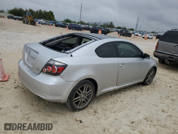 2010 Scion tC z VIN JTKDE3B75A0313196, wystawiony jako Copart lot #50971855 z przebiegiem 87 673 mil mil oraz Szkoda całkowita • Salvage title. Historia ofert i sprzedaży dostępna na DreamBid. Obrazek 3.