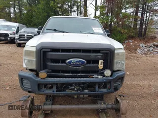 2011 Ford F-250 XL z VIN 1FT7X2B69BEA80380, wystawiony jako IAAI lot #40670990 z przebiegiem 328 503 mil mil oraz . Historia ofert i sprzedaży dostępna na DreamBid. Obrazek 13.