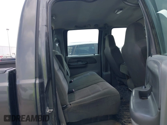 2003 Ford F-250 XL z VIN 1FTNW20L83EB89353, wystawiony jako IAAI lot #42127178 z przebiegiem 257 245 mil mil oraz . Historia ofert i sprzedaży dostępna na DreamBid. Obrazek 8.