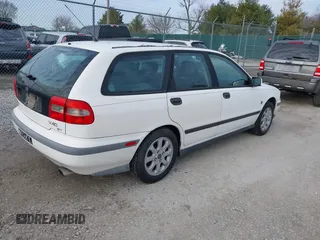 2000 Volvo V40 z VIN YV1VW2551YF540271, wystawiony jako IAAI lot #41660897 z przebiegiem 168 864 mil mil oraz . Historia ofert i sprzedaży dostępna na DreamBid. Obrazek 4.