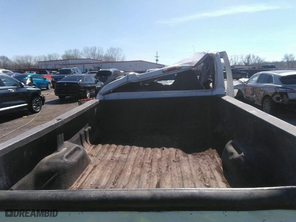 2002 Ford Super Duty F-250 XL with VIN 1FTNF21L42EC62909, listed as a IAAI auction lot 36101519 with 1 mi miles. Bid and sale history available at carsss.com. Image 11.