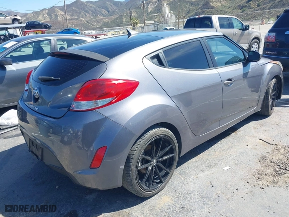 2015 Hyundai Veloster with VIN KMHTC6AD1FU233648, listed as a IAAI auction lot 41822881 with 162,368 mi miles. Bid and sale history available at carsss.com. Image 4.