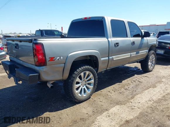 2006 Chevrolet Silverado 1500 LT1 with VIN 2GCEK13TX61184260, listed as a IAAI auction lot 41651907 with 192,143 mi miles. Bid and sale history available at carsss.com. Image 4.
