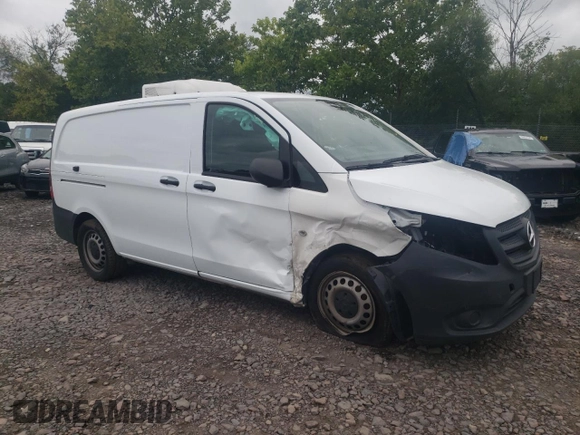 2022 Mercedes-Benz Metris Cargo z VIN W1YV0BEY6N4138833, wystawiony jako Copart lot #68922824 z przebiegiem 9 493 mil mil oraz Szkoda całkowita • Salvage title. Historia ofert i sprzedaży dostępna na DreamBid. Obrazek 4.