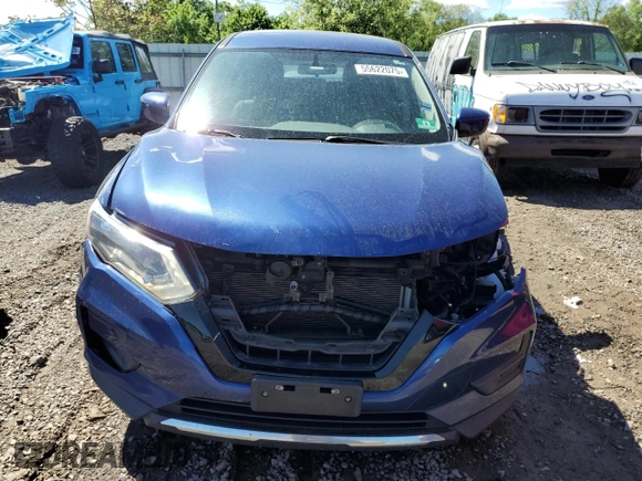 2018 Nissan Rogue SV z VIN 5N1AT2MV4JC760327, wystawiony jako Copart lot #55622075 z przebiegiem 121 294 mil mil oraz Szkoda całkowita • Salvage title. Historia ofert i sprzedaży dostępna na DreamBid. Obrazek 5.