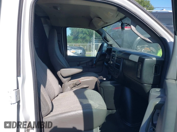 2018 Chevrolet Express Cargo Van with VIN 1GCWGAFP0J1182701, listed as a IAAI auction lot 42014825 with 206,702 mi miles. Bid and sale history available at carsss.com. Image 5.