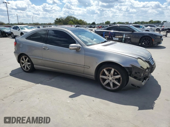 2003 Mercedes-Benz C z VIN WDBRN64J13A507887, wystawiony jako Copart lot #71978414 z przebiegiem Nie podano mil oraz Szkoda całkowita • Salvage title. Historia ofert i sprzedaży dostępna na DreamBid. Obrazek 4.