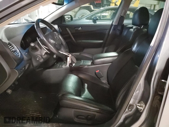 2014 Nissan Maxima SV z VIN 1N4AA5AP9EC478102, wystawiony jako Copart lot #52413845 z przebiegiem 104 615 mil mil oraz Szkoda całkowita • Salvage title. Historia ofert i sprzedaży dostępna na DreamBid. Obrazek 7.