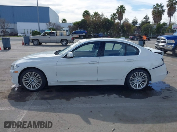 2015 BMW 3 Series 328i xDrive z VIN WBA3B3C59FJ983793, wystawiony jako IAAI lot #41667510 z przebiegiem 113 429 mil mil oraz . Historia ofert i sprzedaży dostępna na DreamBid. Obrazek 14.