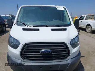 2018 Ford Transit z VIN 1FTYE1YM3JKA17396, wystawiony jako IAAI lot #42575062 z przebiegiem 68 063 mil mil oraz . Historia ofert i sprzedaży dostępna na DreamBid. Obrazek 12.