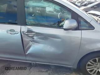 2017 Toyota Sienna XLE Auto Access Seat with VIN 5TDYZ3DC6HS809784, listed as a IAAI auction lot 41546264 with 98,937 mi miles and . Bid and sale history available at DreamBid. Image 19.