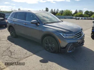 2024 Volkswagen Tiguan SE z VIN 3VVMB7AX3RM078249, wystawiony jako Copart lot #57566155 z przebiegiem 25 713 mil mil oraz Szkoda całkowita • Salvage title. Historia ofert i sprzedaży dostępna na DreamBid. Obrazek 4.