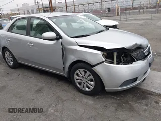 2013 Kia Forte LX with VIN KNAFT4A21D5739585, listed as a IAAI auction lot 42097213 with 195,500 mi miles. Bid and sale history available at carsss.com. Image 1.