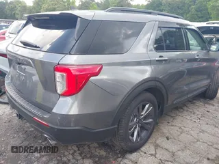2022 Ford Explorer XLT z VIN 1FMSK7DH8NGB12227, wystawiony jako IAAI lot #42171362 z przebiegiem 7 543 mil mil oraz . Historia ofert i sprzedaży dostępna na DreamBid. Obrazek 4.
