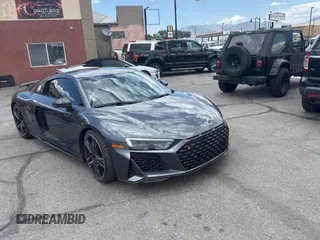 2021 Audi R8 z VIN WUAKBAFX7M7900472, wystawiony jako Copart lot #58422395 z przebiegiem 6493 mil mil oraz Szkody całkowita. Historia ofert i sprzedaży dostępna na DreamBid. Obrazek 1.