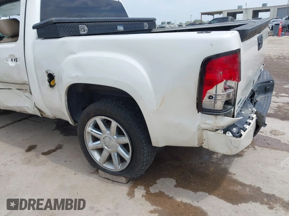 2011 GMC Sierra 1500 Denali z VIN 3GTP2XE21BG190501, wystawiony jako IAAI lot #42062627 z przebiegiem 152 820 mil mil oraz . Historia ofert i sprzedaży dostępna na DreamBid. Obrazek 13.