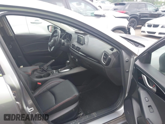2014 Mazda 3 i Grand Touring z VIN 3MZBM1M73EM110150, wystawiony jako IAAI lot #42260717 z przebiegiem 104 240 mil mil oraz . Historia ofert i sprzedaży dostępna na DreamBid. Obrazek 5.