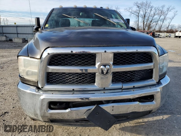 2018 Ram 3500 Tradesman z VIN 3C63RRGL3JG241207, wystawiony jako Copart lot #87117904 z przebiegiem 586 382 mil mil oraz Czysty tytuł • Clean title. Historia ofert i sprzedaży dostępna na DreamBid. Obrazek 5.