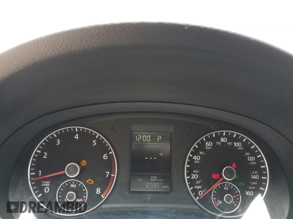 2014 Volkswagen Passat S z VIN 1VWAT7A30EC078066, wystawiony jako Copart lot #58312015 z przebiegiem 123 397 mil mil oraz Szkoda całkowita • Salvage title. Historia ofert i sprzedaży dostępna na DreamBid. Obrazek 9.