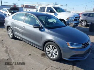 2015 Volkswagen Jetta SE z VIN 3VWD17AJ1FM413398, wystawiony jako IAAI lot #41644764 z przebiegiem 104 119 mil mil oraz . Historia ofert i sprzedaży dostępna na DreamBid. Obrazek 1.